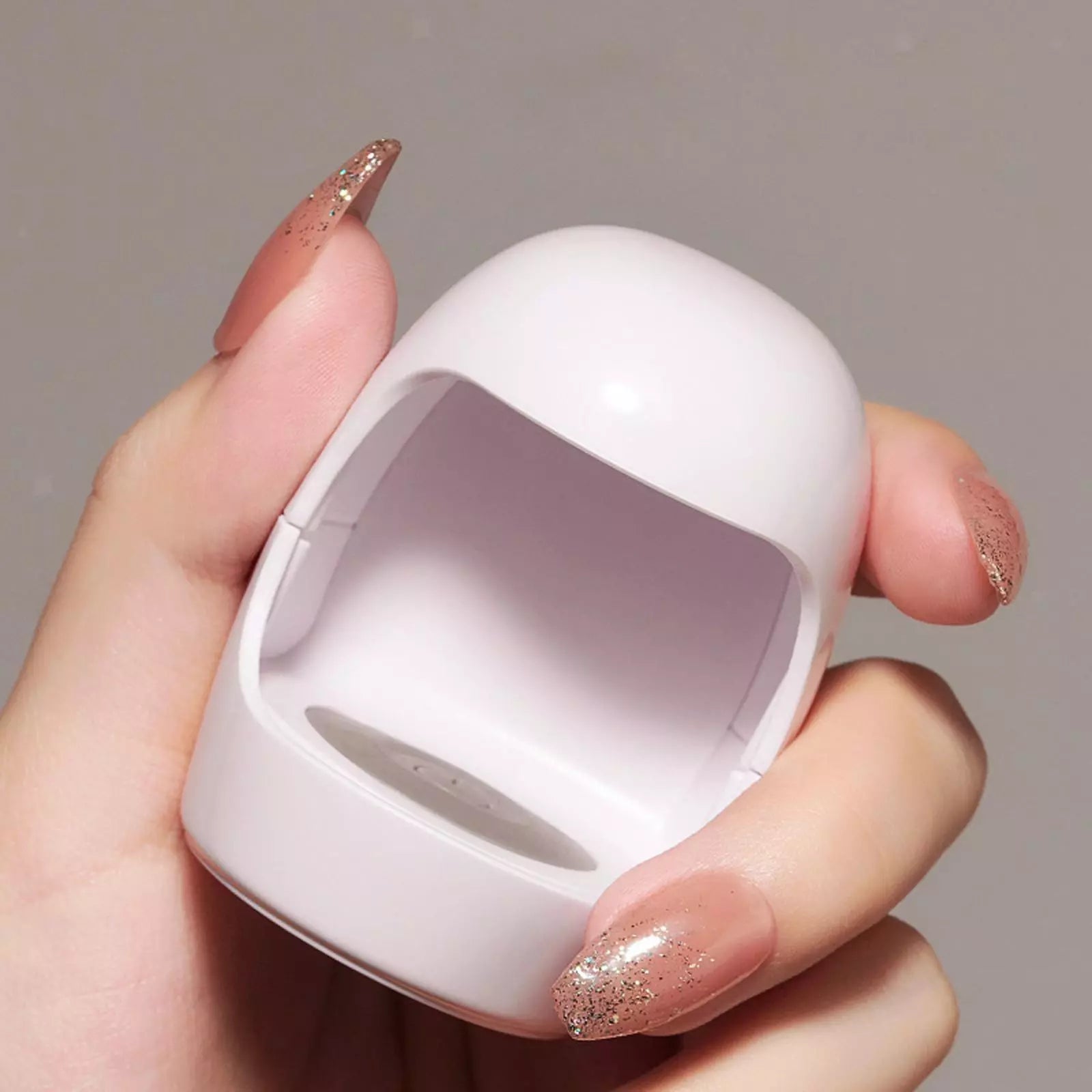 Dispositivo de clip para tratamiento láser de hongos en las uñas de los pies